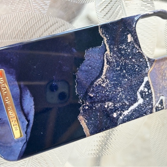 iPhone case. Fits iPhone 13 and 14 with 2 cameras - Picture 3 of 4